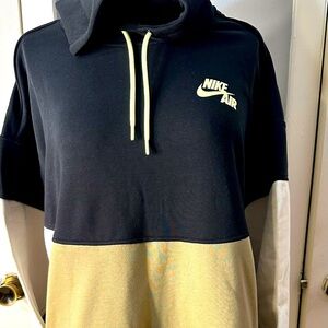 Women’s oversized Nike hoodie. Size Large. No tags. Never worn.